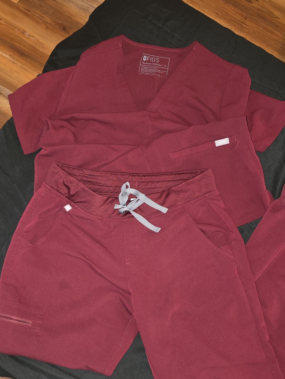 FIGS Women's Scrub Set in Burgundy